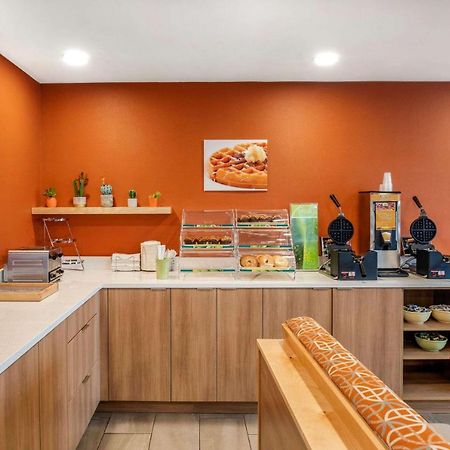 Quality Inn & Suites Cornwall Eksteriør bilde