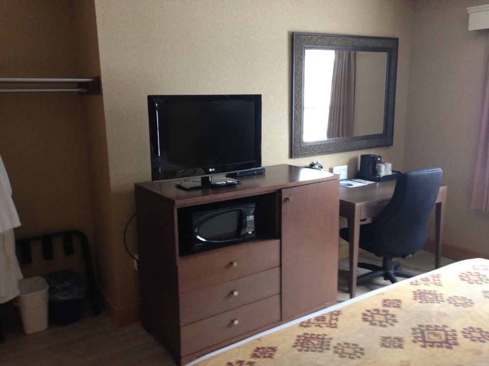 Quality Inn & Suites Cornwall Eksteriør bilde
