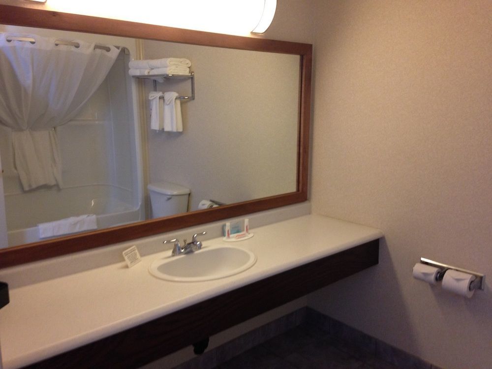 Quality Inn & Suites Cornwall Eksteriør bilde