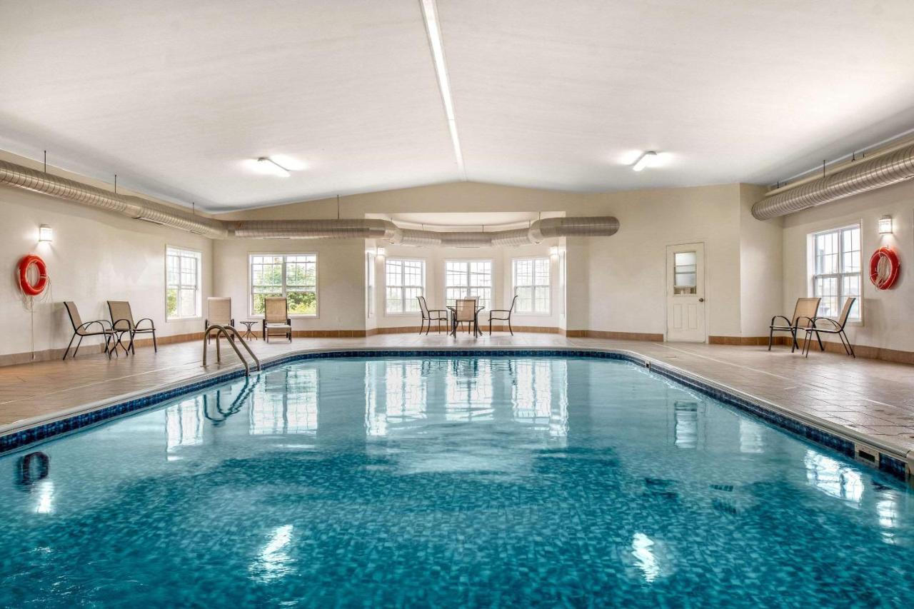 Quality Inn & Suites Cornwall Eksteriør bilde