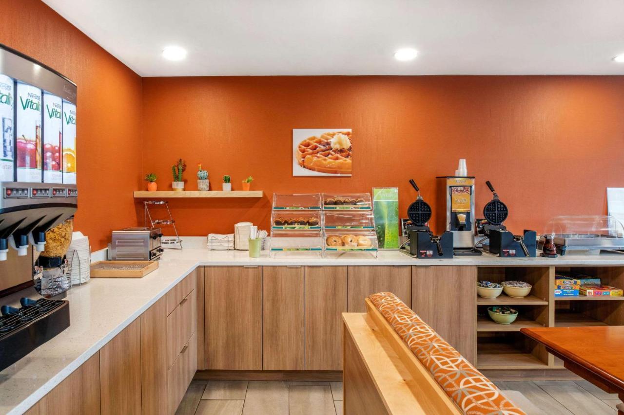 Quality Inn & Suites Cornwall Eksteriør bilde