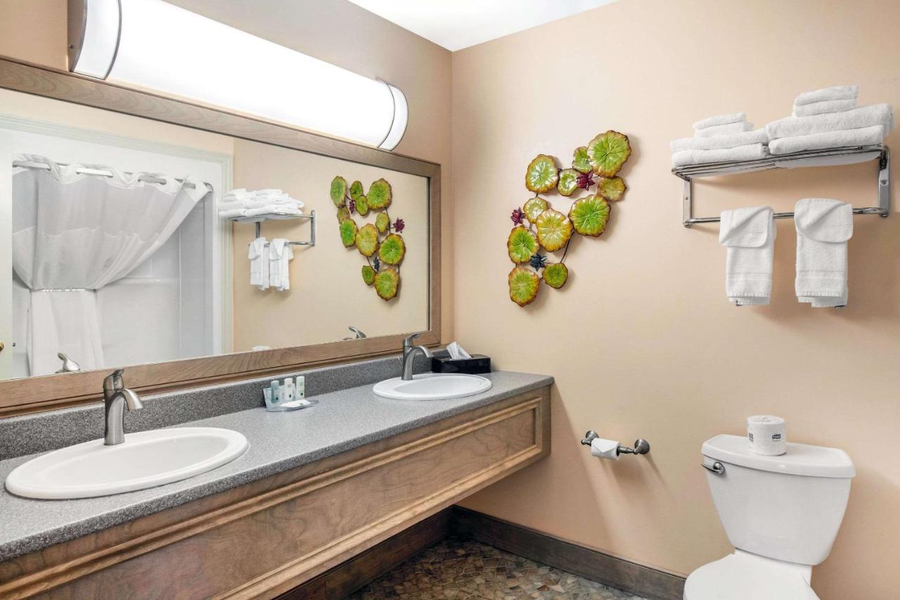 Quality Inn & Suites Cornwall Eksteriør bilde