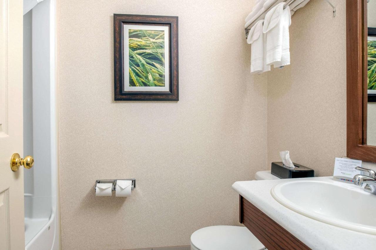 Quality Inn & Suites Cornwall Eksteriør bilde