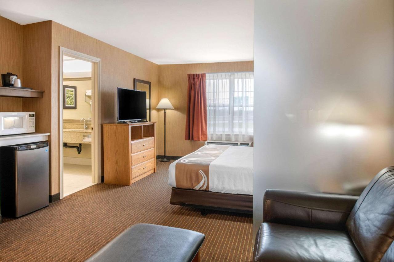 Quality Inn & Suites Cornwall Eksteriør bilde