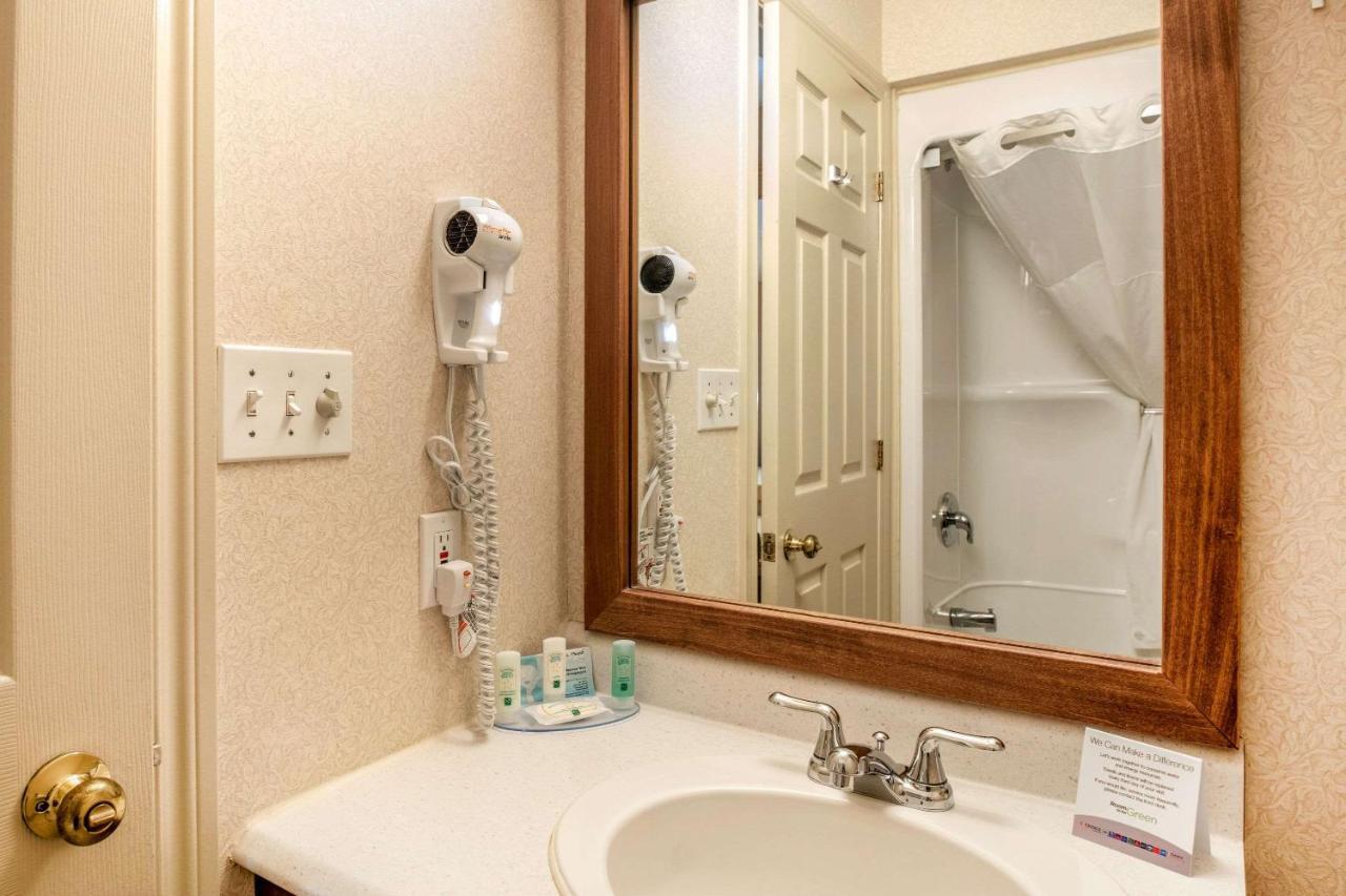 Quality Inn & Suites Cornwall Eksteriør bilde