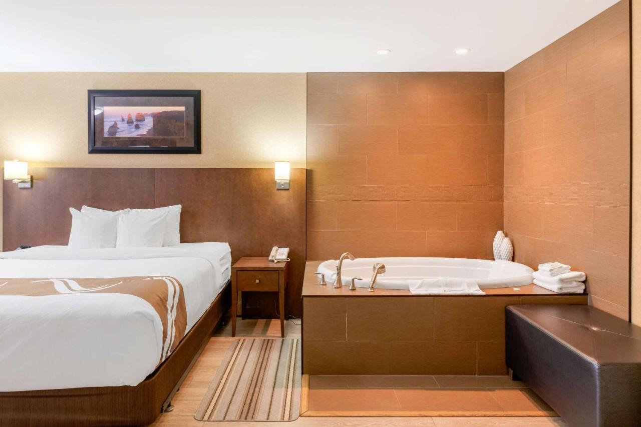 Quality Inn & Suites Cornwall Eksteriør bilde