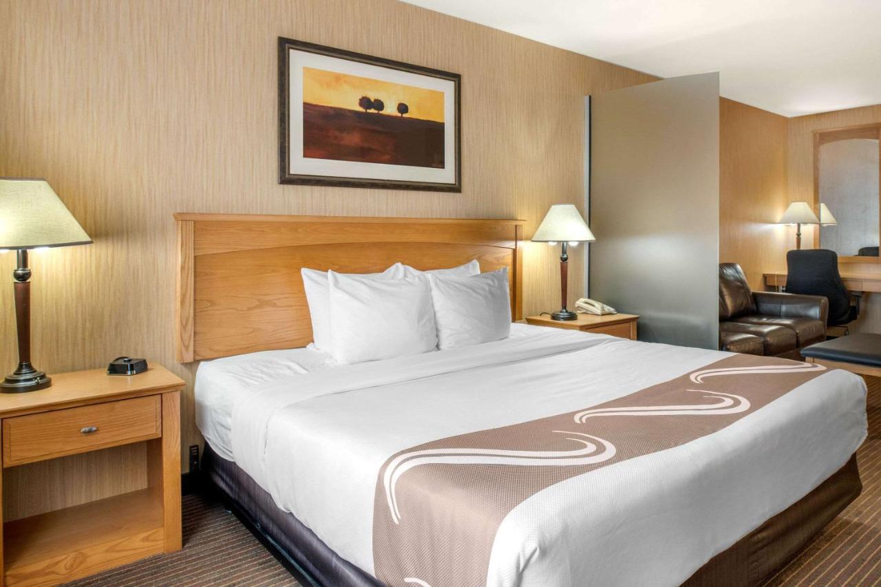 Quality Inn & Suites Cornwall Eksteriør bilde